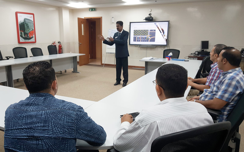 محاضرة لتدريب سائقي نقل الركاب من المصدر