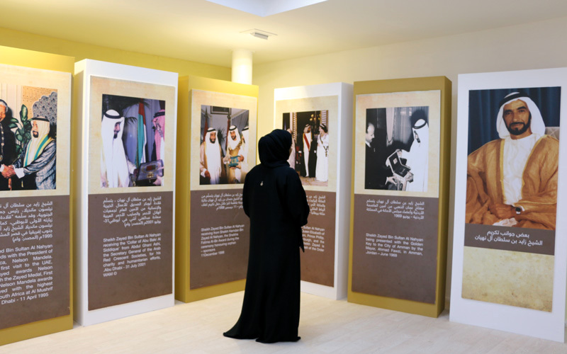 كلّ ركن بالمعرض يسرد قصة من قصص العطاء والبناء والوفاء. من المصدر