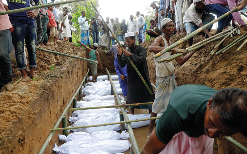 مقبرة جماعية لبعض ضحايا القتل ضد الروهينغا. رويترز