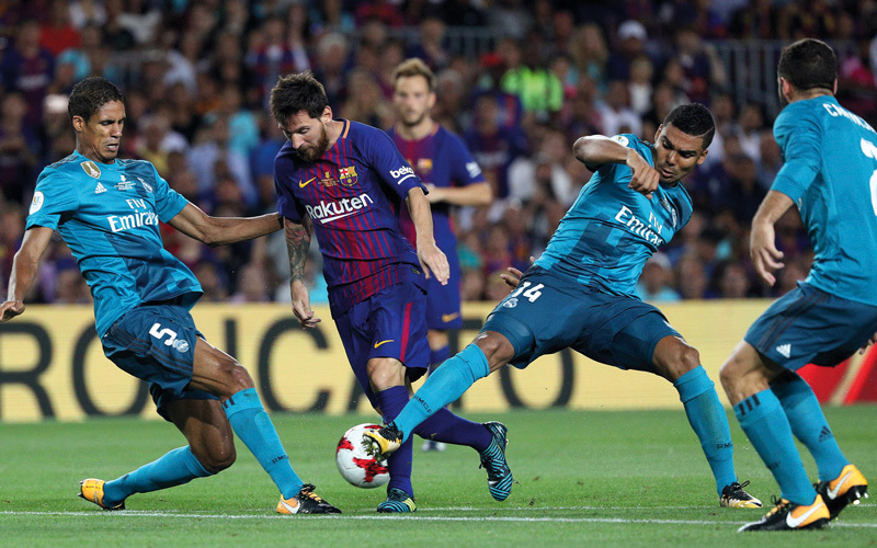 أكثر من نصف مليار مشاهد يتوقع متابعتهم للكلاسيكو اليوم. رويترز