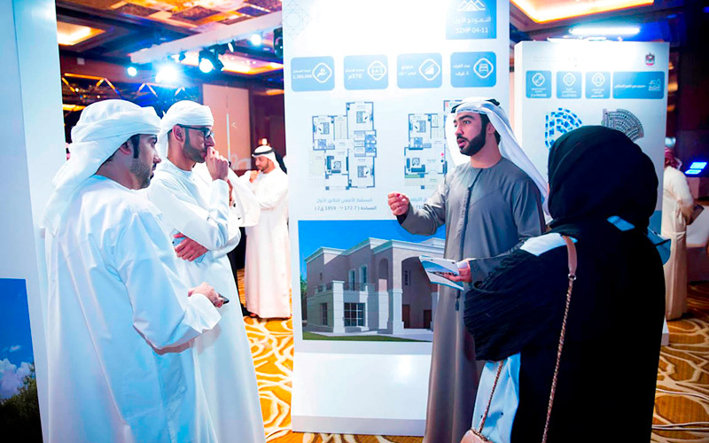 الملتقى يهدف إلى إسعاد المتعاملين وتمكينهم من التعرف إلى تفاصيل الحي السكني. وام