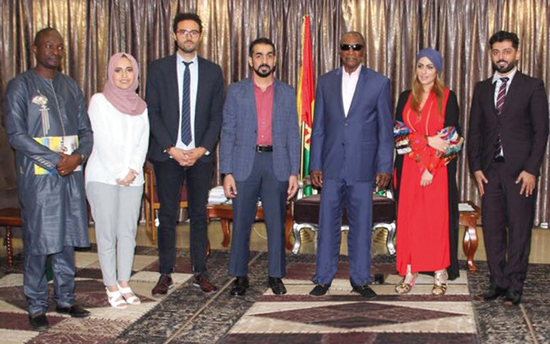 الرئيس الغيني استقبل أعضاء الوفد الإماراتي.  من المصدر