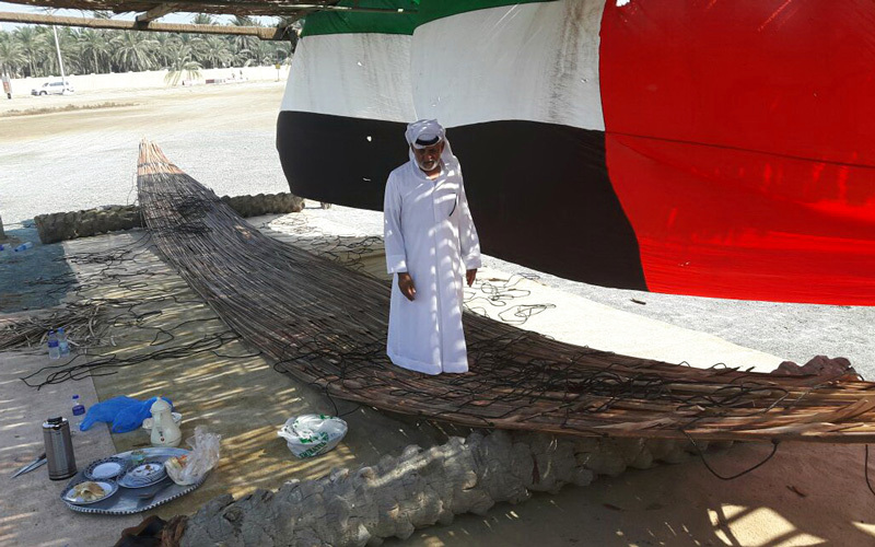 «عبدالله» صنع القارب بمشاركة 4 مواطنين خلال شهر.

الإمارات اليوم