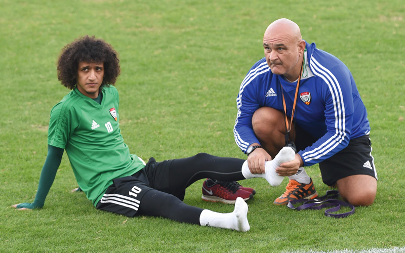 عموري يخضع لتدريبات خاصة مع طبيب المنتخب لخوض مباراة العراق.