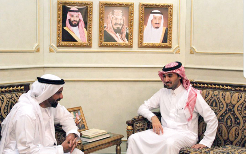 خلال استقبال عبد العزيز بن تركي لصالح محمد حسن. من المصدر