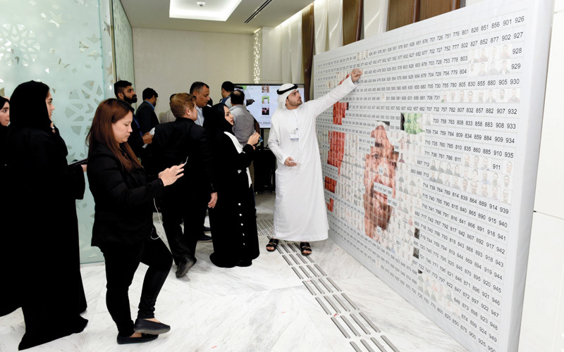 فريق الابتكار في الجمارك أشرف على تصميم اللوحة. من المصدر