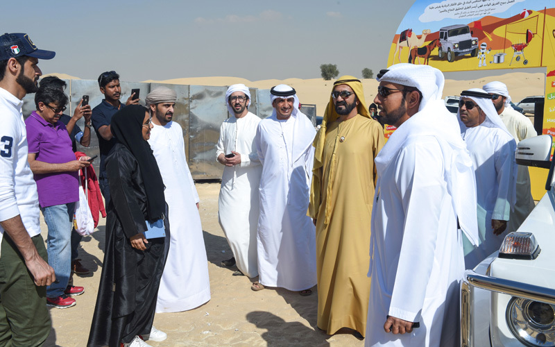 محمد بن راشد حضر جانباً من تجمُّع موظفي الأمانة العامة للمجلس التنفيذي وبث في نفوسهم طاقة إيجابية. الإمارات اليوم