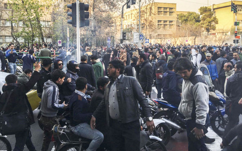 تظاهرات إيران كشفت عن وجود صراع بين أقطاب النظام  يهدد بانهياره.  أرشيفية