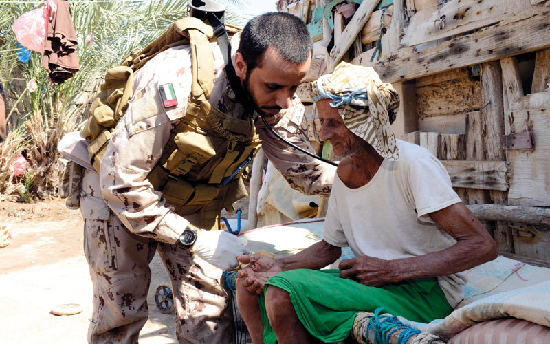 الفريق الطبي للقوات الإماراتية قدم خدمات علاجية للمسنين والنساء والأطفال. وام