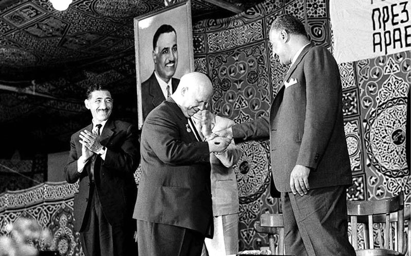 عبدالناصر مع خروتشوف.  أرشيفية