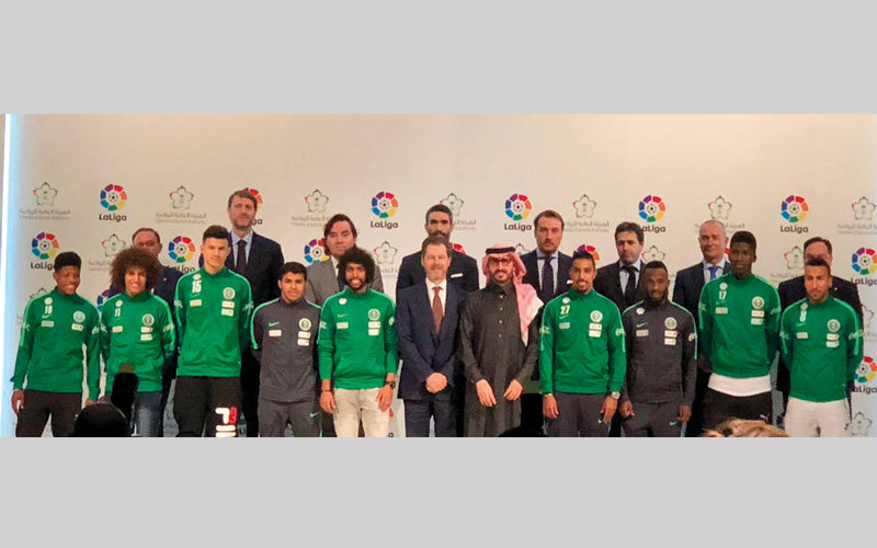جانب من مؤتمر تقديم لاعبين سعوديين للملاعب الإسبانية. من المصدر