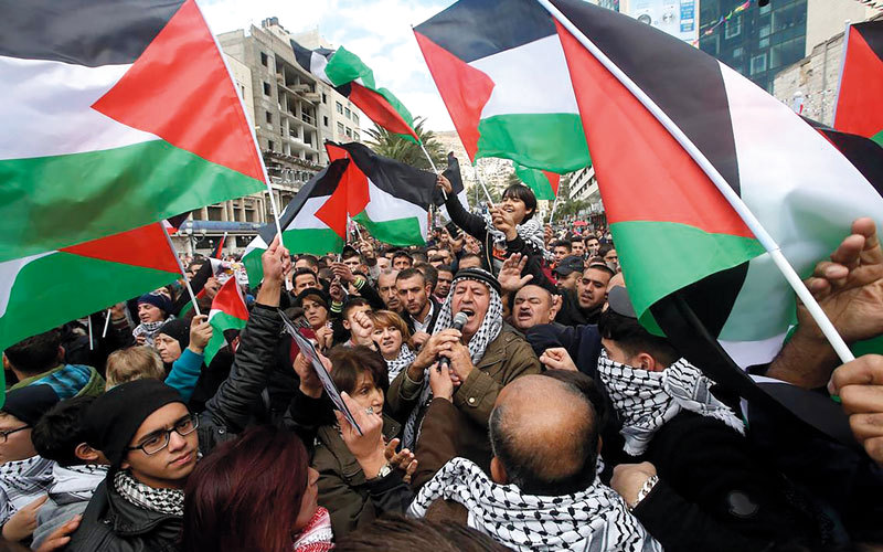 واصل الفلسطينيون احتجاجاتهم ضد الرئيس الأميركي دونالد ترامب. أ.ب