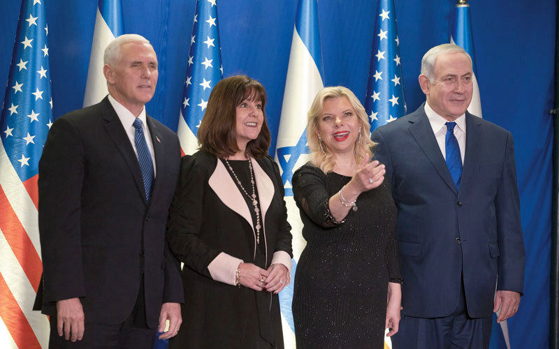 نتنياهو استقبل بنس بحفاوة بالغة. إي ب ا