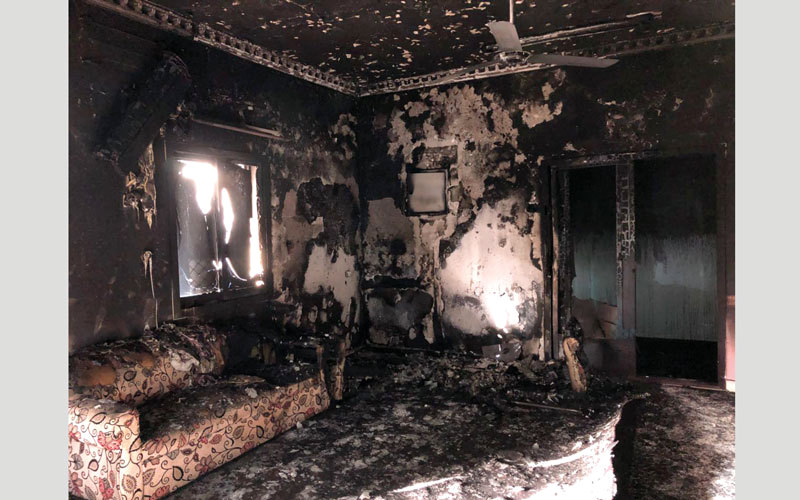 آثار الدمار إثر حريق منزل الصريدي في الفجيرة. الإمارات اليوم