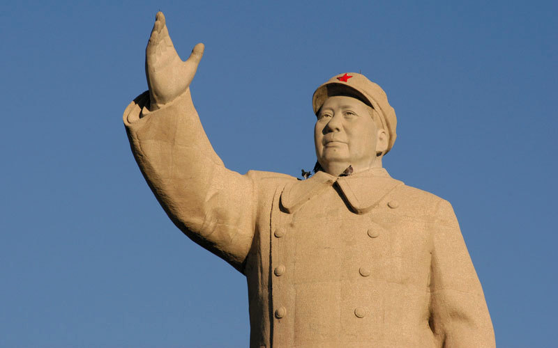 تمثال ماو تسي تونغ زعيم الثورة الثقافية الصينية.