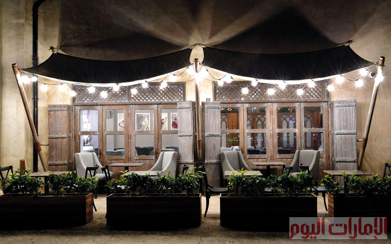 ويمتد على مسافة كيلومترين تقريباً، ويطلُّ على واجهة جميلة لمدينة دبي العصرية، ويحتوي السوق على أكثر من 400 متجر ومرسى للقوارب واليخوت الخاصة. تصوير: باتريك كاستيلو