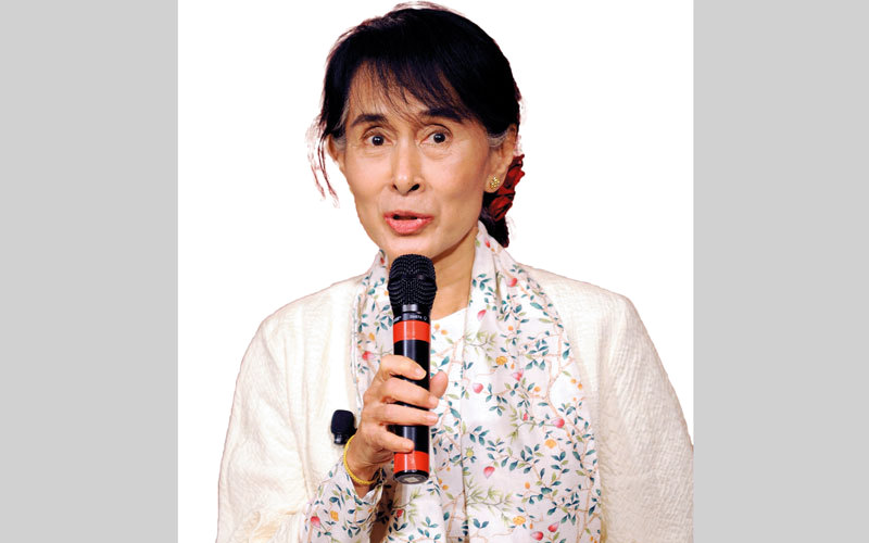 اونغ سان سوكي حاملة جائزة نوبل للسلام تترأس بورما اسمياً. غيتي
