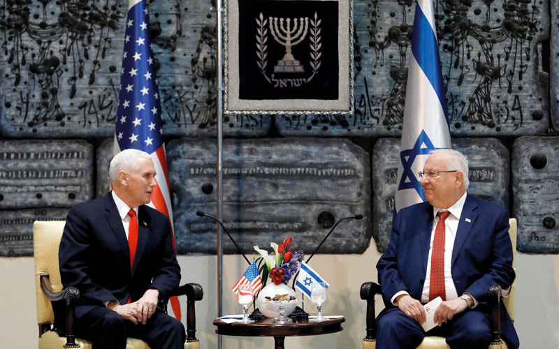 بنس يجتمع مع الرئيس الإسرائيلي ريوفن ريفلين في مقر إقامته بالقدس المحتلة. رويترز