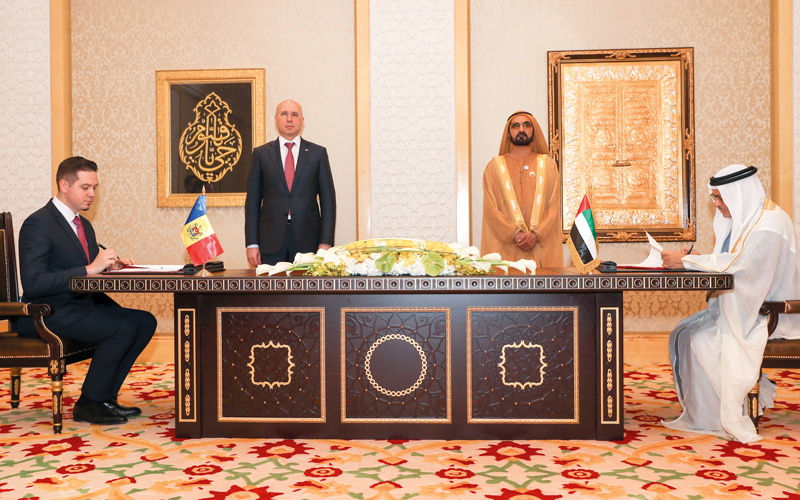 محمد بن راشد ورئيس وزراء مولدوفا شهدا توقيع مذكرة تفاهم خاصة بالمشاورات السياسية بين البلدين. وام