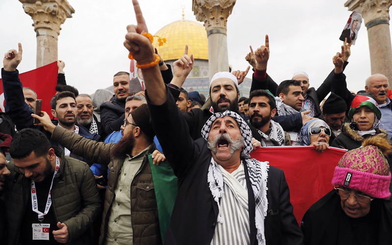 فلسطينيون يتظاهرون ضد زيارة ترامب. أ.ب