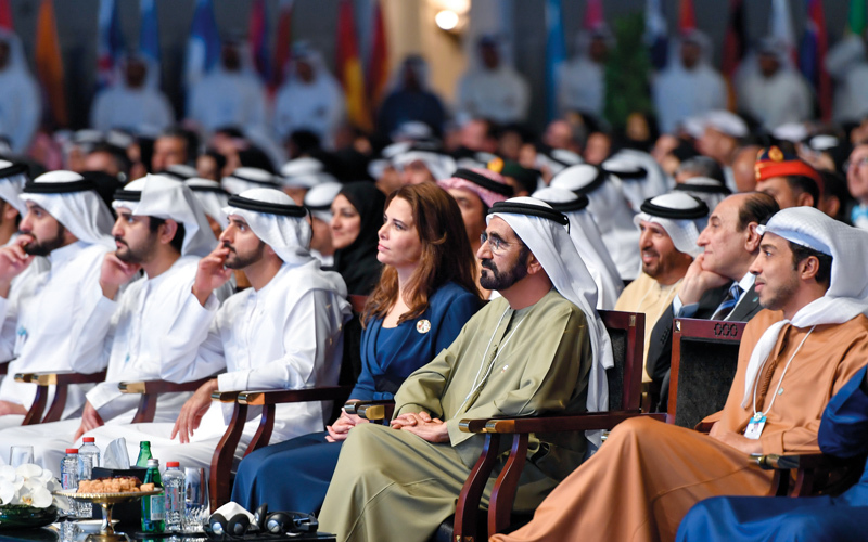 محمد بن راشد خلال حضور جلسة سابقة للقمة العالمية للحكومات. أرشيفية