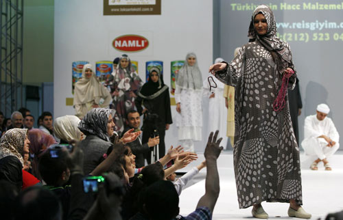 تشكيلة ربيع وصيف 2010 "للألبسة الشرعية". رويترز