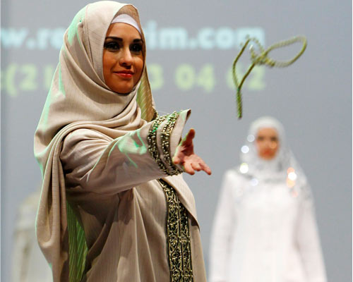 تشكيلة ربيع وصيف 2010 "للألبسة الشرعية". رويترز