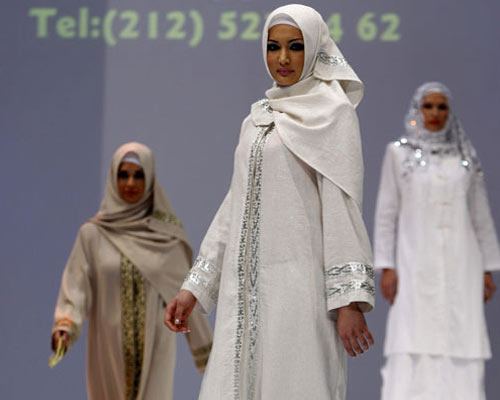 تشكيلة ربيع وصيف 2010 "للألبسة الشرعية". رويترز