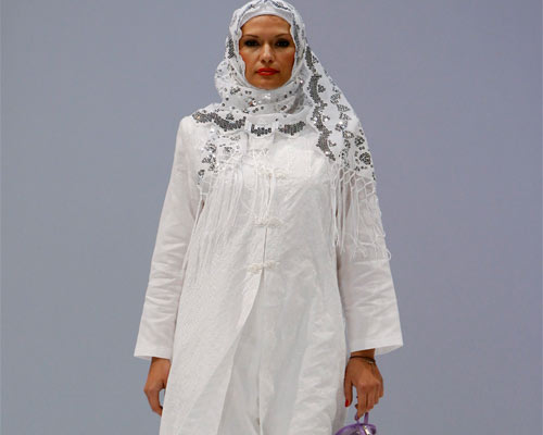 تشكيلة ربيع وصيف 2010 "للألبسة الشرعية". رويترز