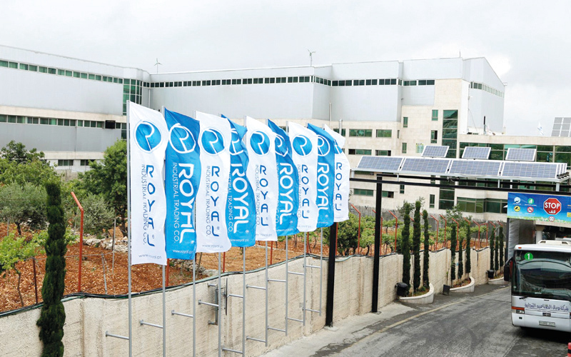 الخليل تعد مركز الثقل للاقتصاد الفلسطيني  وتضم 22 ألف منشأة صناعية وتجارية. الإمارات اليوم