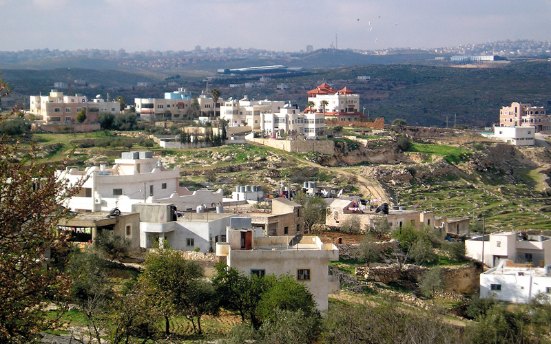 استحداث محافظات جديدة في الخليل يعمل  على تقوية أطراف الخليل واستثمار أراضيها في الصناعة والتنمية. الإمارات اليوم