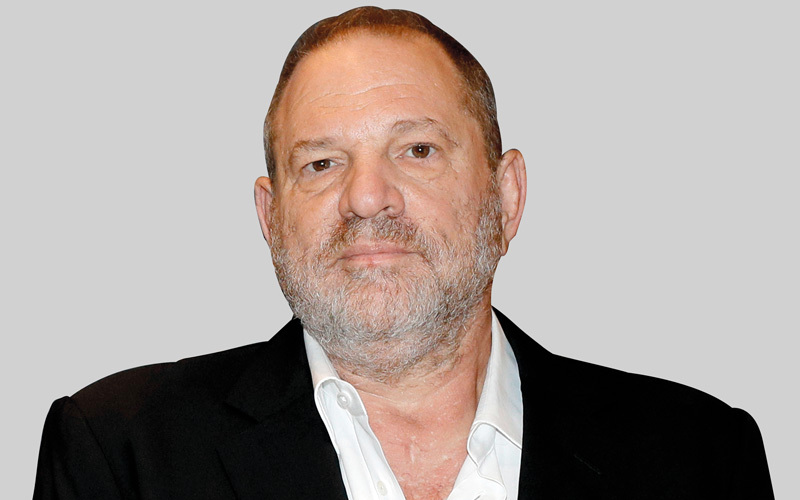 بعد كشف تحرش وينستين بالنساء بات المزاج الإعلامي هو الدفاع عن النساء ضد من يستغلهن من الرجال. غيتي