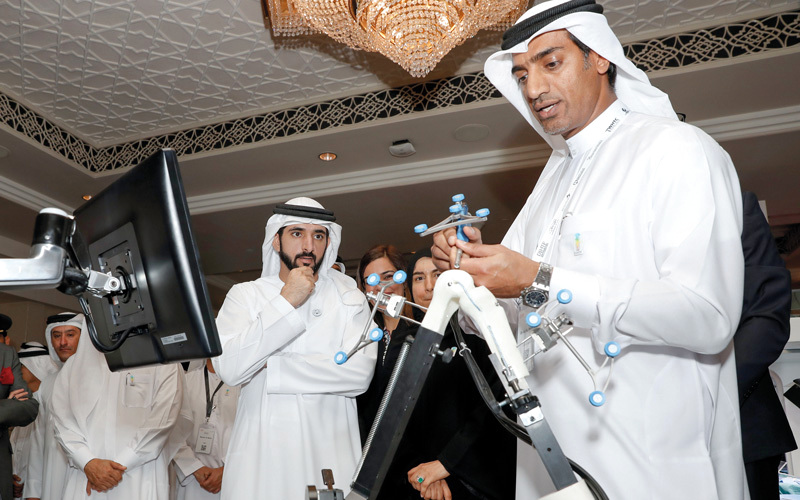 حمدان بن محمد تفقد المعرض المصاحب للمنتدى الذي تشارك فيه مؤسسات وجهات محلية وعالمية. وام