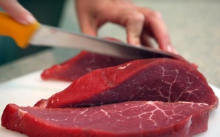 الصورة: أكل اللحوم يؤدي إلى إطالة متوسط العمر المتوقع للإنسان