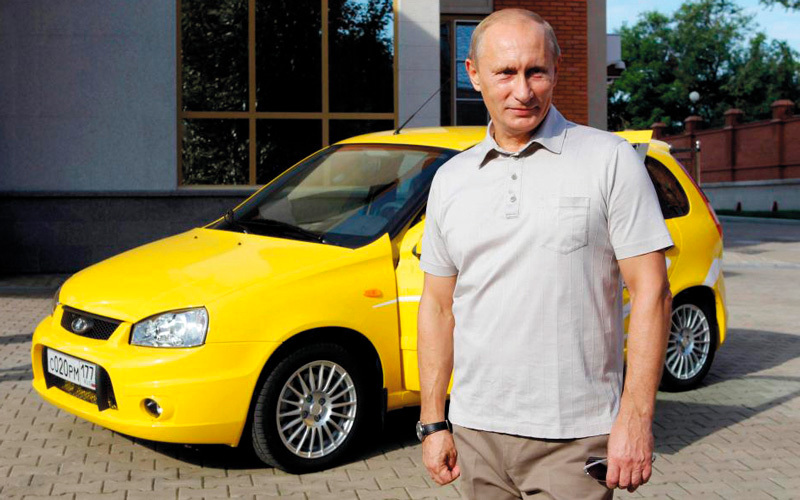 بوتين وسيارته اللادا.  غيتي