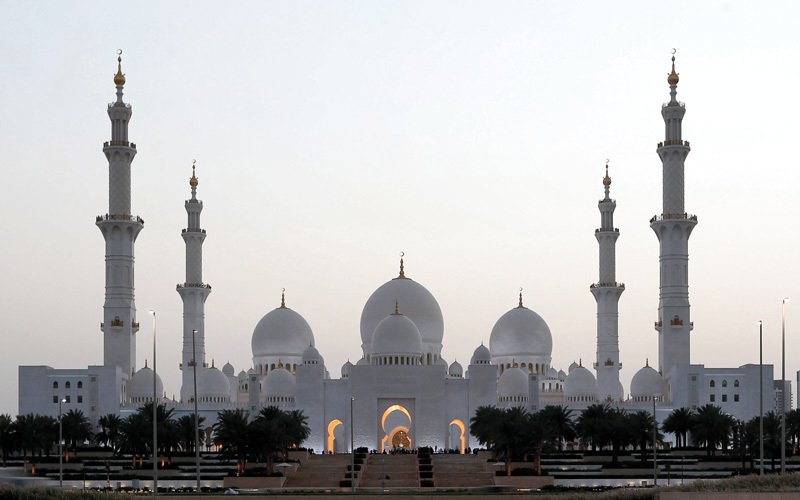 للمرة الثالثة.. اختيار جامع الشيخ زايد الكبير كثاني أفضل صرح معماري في العالم. تصوير: نجيب محمد