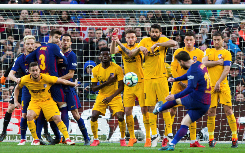 ميسي سجل هدف برشلونة الوحيد في مرمى أتلتيكو مدريد. إي بي إيه