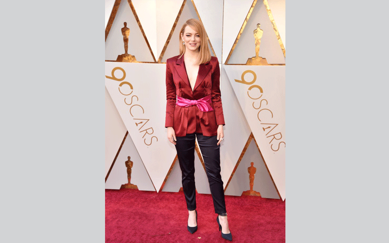 بدت إيما ستون أبسط مما يجب على السجادة الحمراء