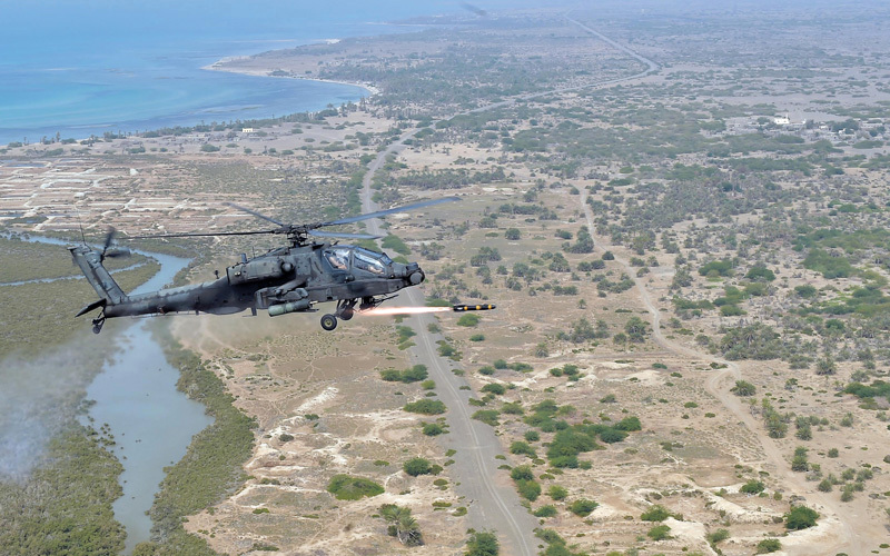 إحدى مروحيات التحالف خلال عمليات ضد الميليشيات في الساحل الغربي. أرشيفية