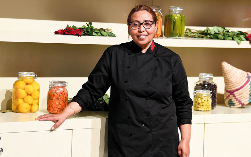 طهاة مشهورون شاركوا الجمهور خبراتهم في المذاقات وطرق الطبخ. من المصدر