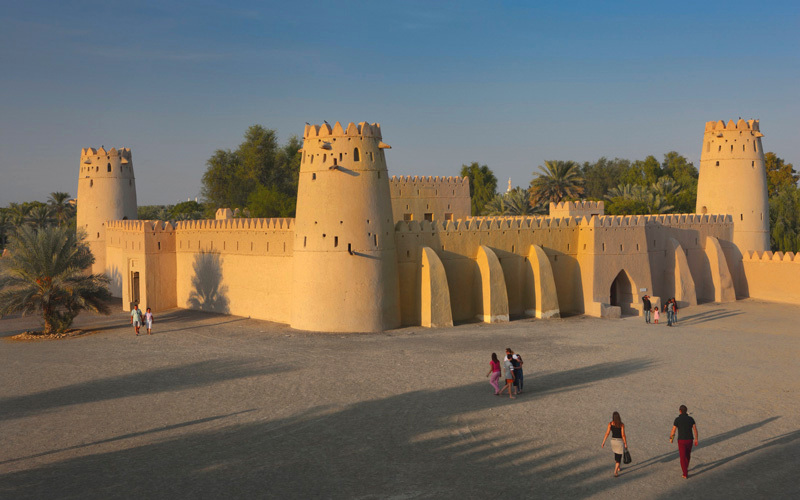 ذاكرة الأغنية الإماراتية تعود إلى قلعة الجاهلي في العين.  من المصدر