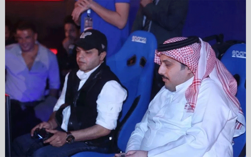 بالصور: محمد هنيدي يتعادل مع تركي آل الشيخ في بطولة الألعاب الإلكترونية