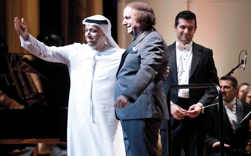 إيهاب درويش مع الفنان اللبناني سامي كلارك خلال الحفل. من المصدر