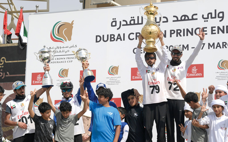 خلال تتويج الخياري والناصري والمري بجوائز كأس ولي عهد دبي للقدرة. تصوير: أسامة أبوغانم
