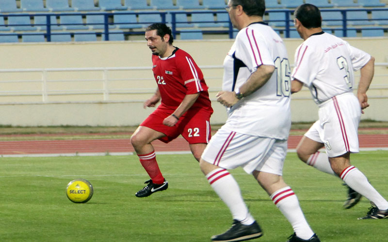 هل أفسح الوزير متري الطريق لرئيسه خوفاً من الكرت الأحمر الوزاري؟-رويترز