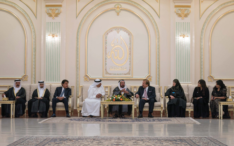 القاسمي لضيوف أيام الشارقة المسرحية: نشكر حضوركم.. وجودكم هو أنسٌ لأهل المسرح. وام