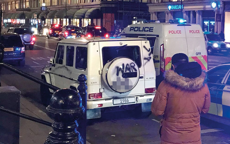 مركبة الشاب عبدالله الحوسني بعد تشويهها من المعتدي.
الإمارات اليوم