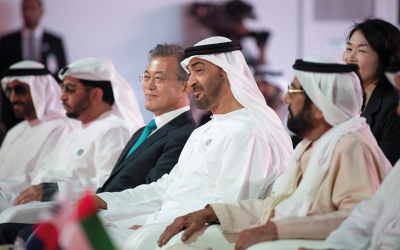 محمد بن زايد ومون جي إن يشهدان الإنجاز التاريخي الذي يضع الإمارات في المرتبة الأولى عربياً التي تملك محطة سلمية تجارية للطاقة النووية.

من المصدر