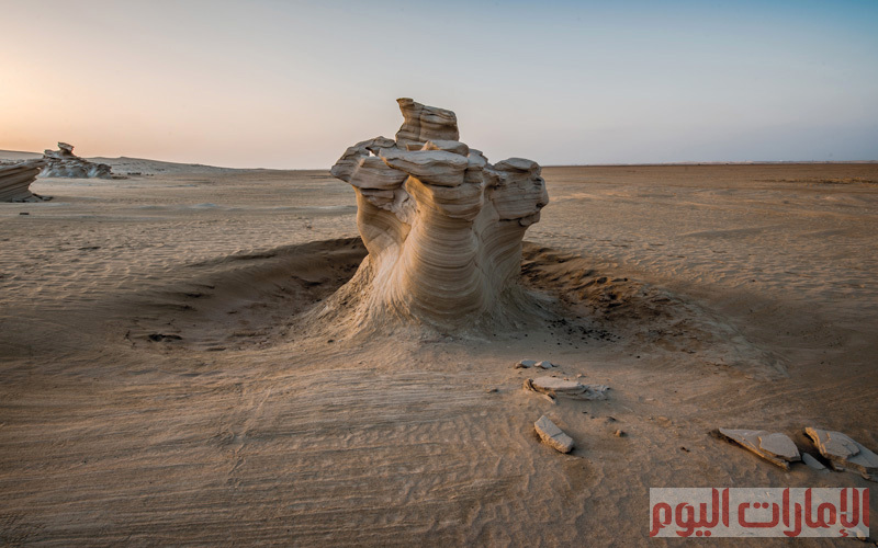 حيث يجري تدمير العديد من تلك الشواهد في دقائق معدودة، بسبب سوء أو جهل التعامل معها، دون الأخذ بعين الاعتبار السنين الطوال التي قامت خلالها الطبيعة البكر في تكوين هذه الفنون الطبيعية.