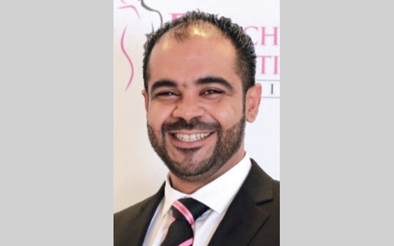 الدكتور أحمد العسلاوي : «بعض طالبي  التجميل  يحتاجون بشكل  ضروري إلى علاج  وتأهيل  نفسيين».